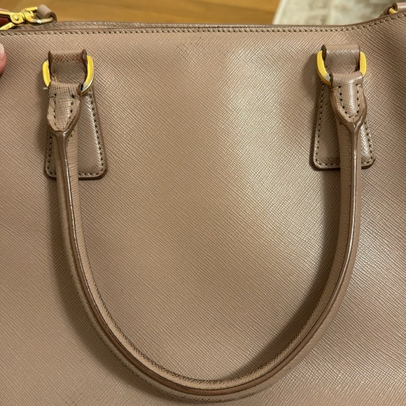 Prada Saffiano Lux Tote in Cammeo. - Picture 11 of 15